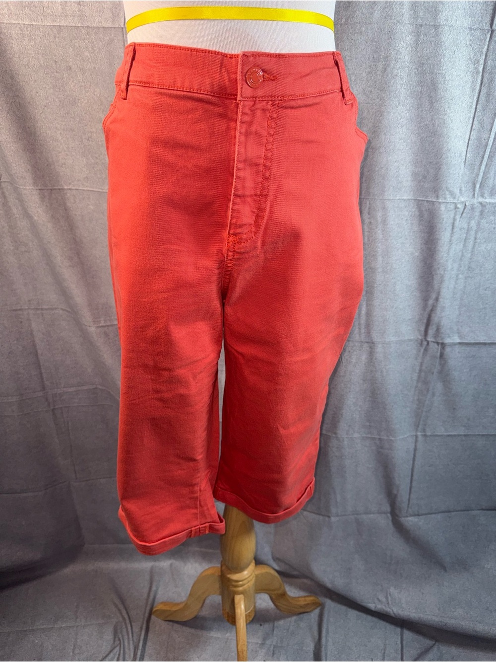 2297-croft & barrow Mens Relaxed Red Crop Jeans